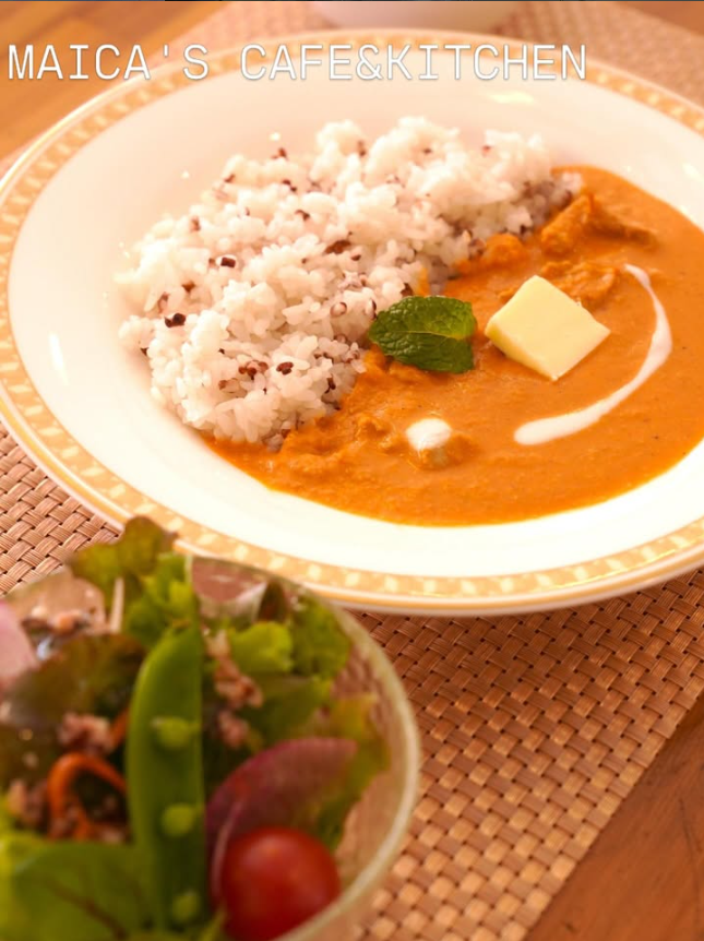 バターチキンカレーと紫米ごはん、サラダ（maica's cafe & kitchen）